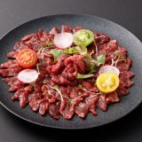 『全国うまいもの お取り寄せ名鑑』に菅乃屋の馬刺しが選ばれました。