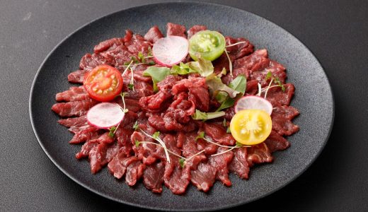 『全国うまいもの お取り寄せ名鑑』に菅乃屋の馬刺しが選ばれました。